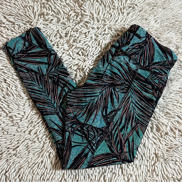 LULULEMON Tight Stuff Tight in Mini Palm Lace Tofino Teal Multi Sz. 8 - Picture 10 of 12